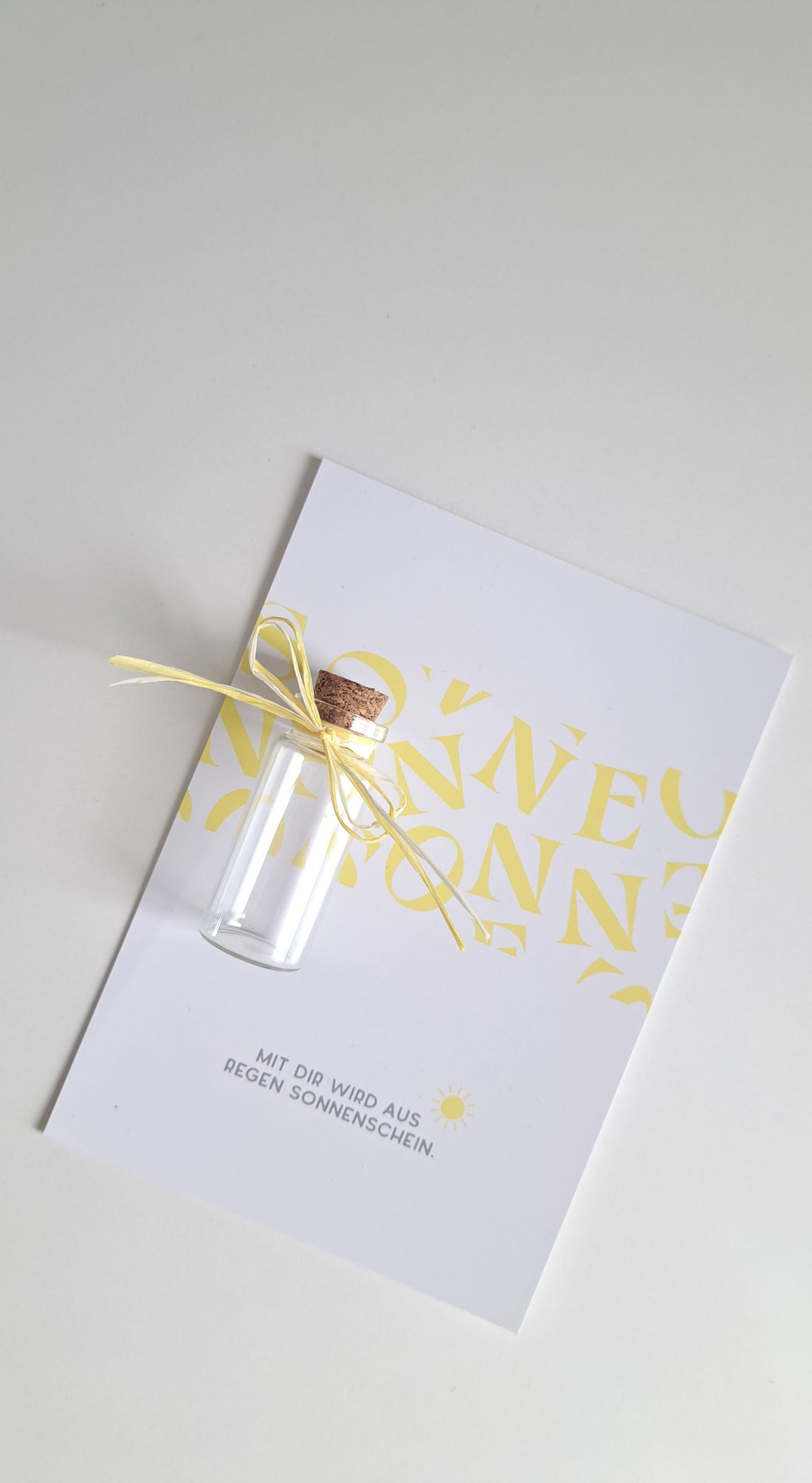 Mini-Geschenkidee für gute Laune: Ein Fläschchen Sonnenschein